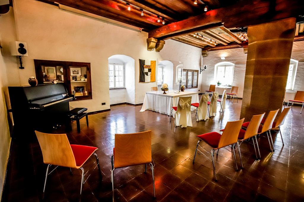 Bestuhlter Saal im Zollernschloss
