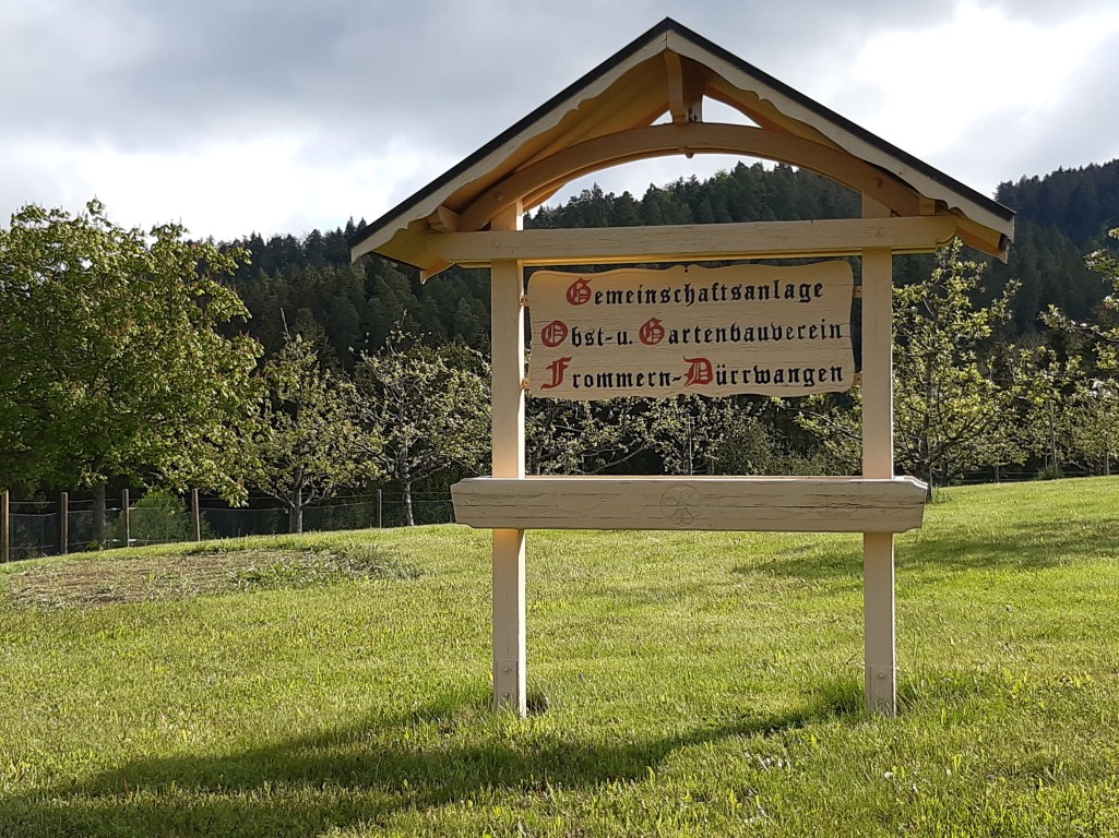 Eingangsschild zur Gemeinschafsanlage des Obst- und Gartenbauvereins Frommern-Dürrwangen Eingangsschild zur Gemeinschafsanlage des Obst- und Gartenbauvereins Frommern-Dürrwangen