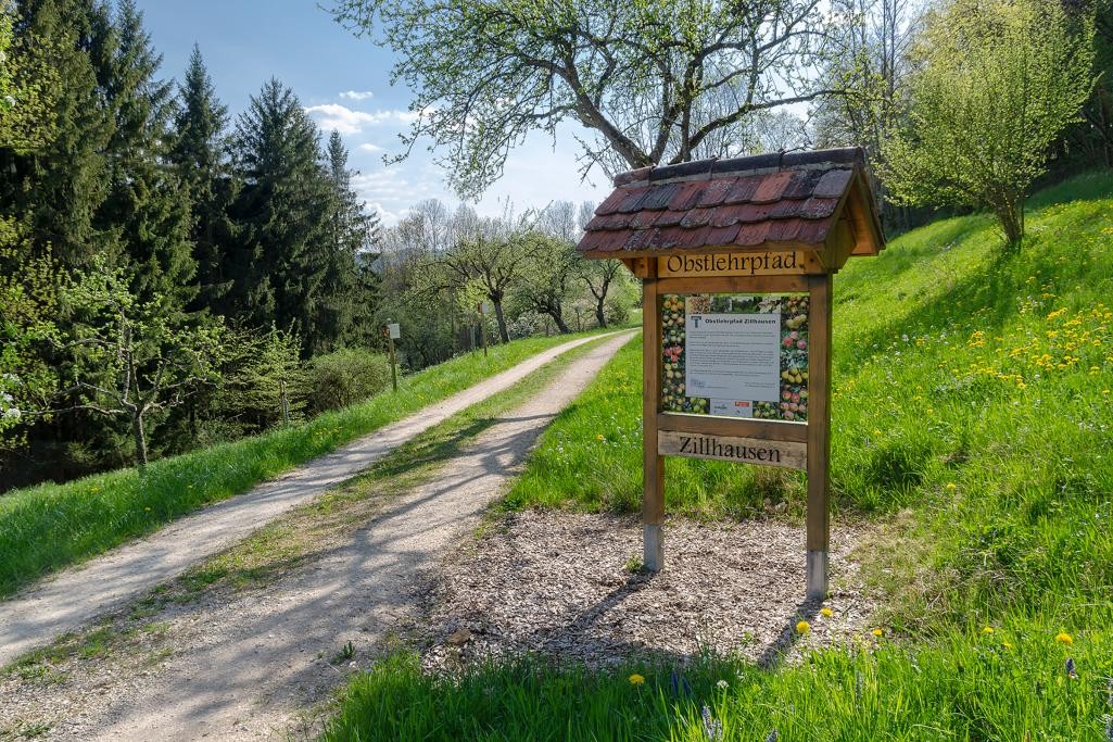 Eingangsschild zum Obstlehrpfad Zillhausen
