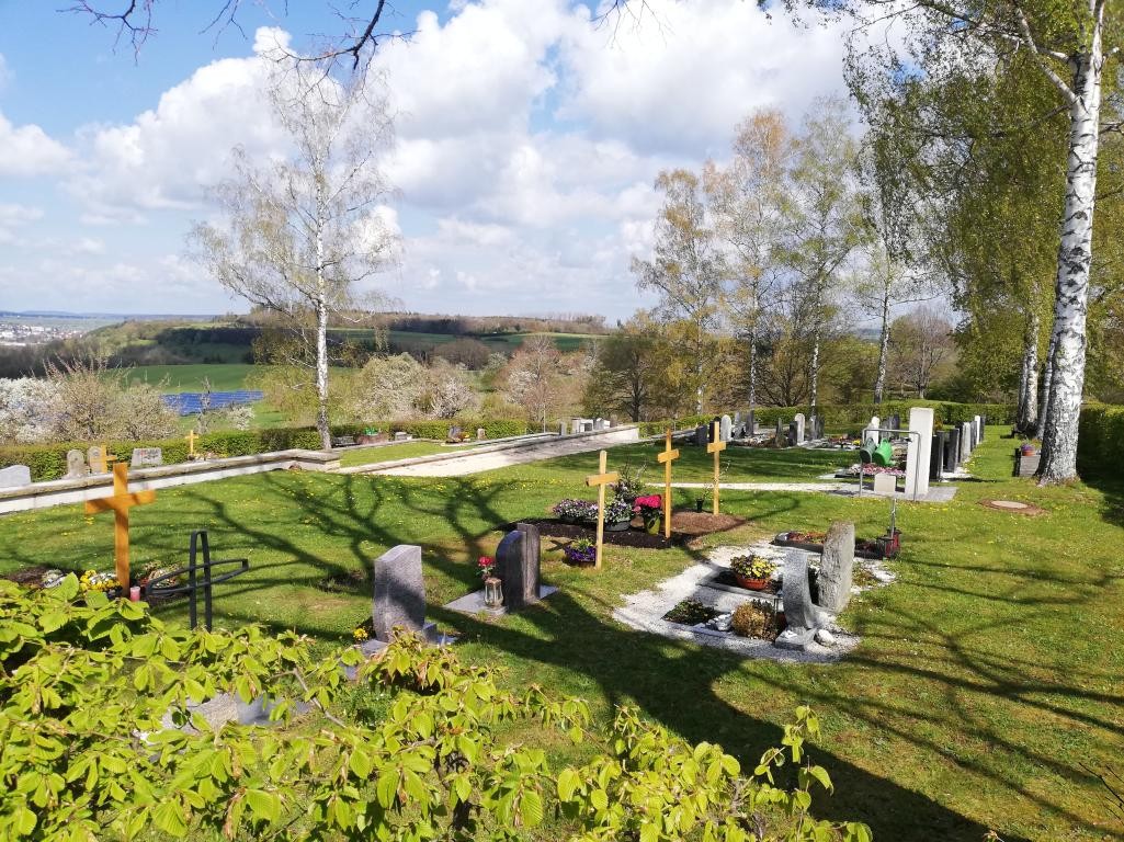 Friedhof Heselwangen mit Blick in Richtung Hangen