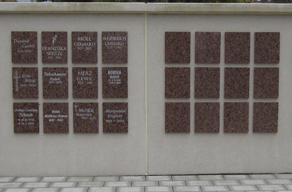 Besipiel für Urnenreihengräber als Mauernischen Besipiel für Urnenreihengräber als Mauernischen