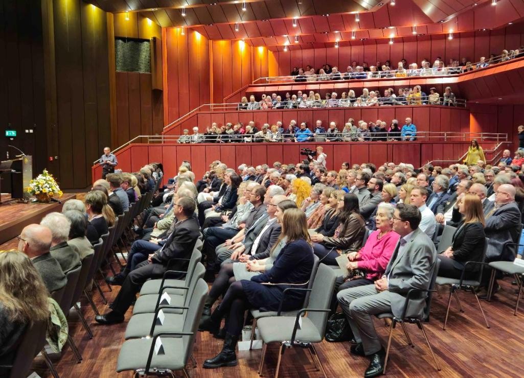 Bürgertreff im großen Saal der Stadthalle Balingen Bürgertreff im großen Saal der Stadthalle Balingen