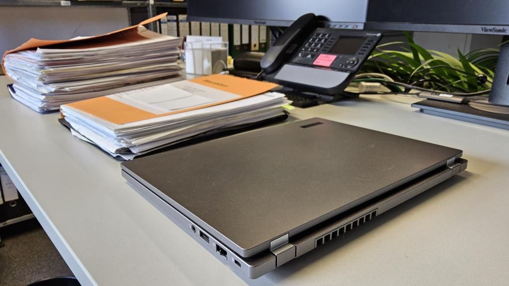 Darstellung des Wandels von Papier zu digitalen Bauakten