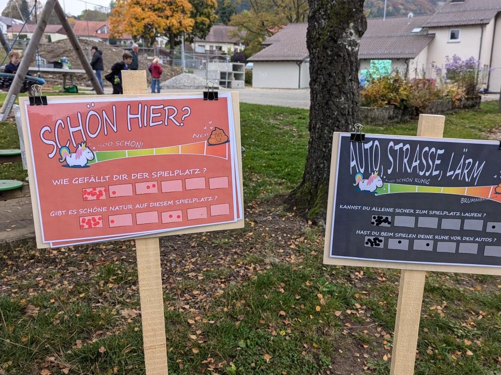 Bewertungsschilder mit Klebepunkten