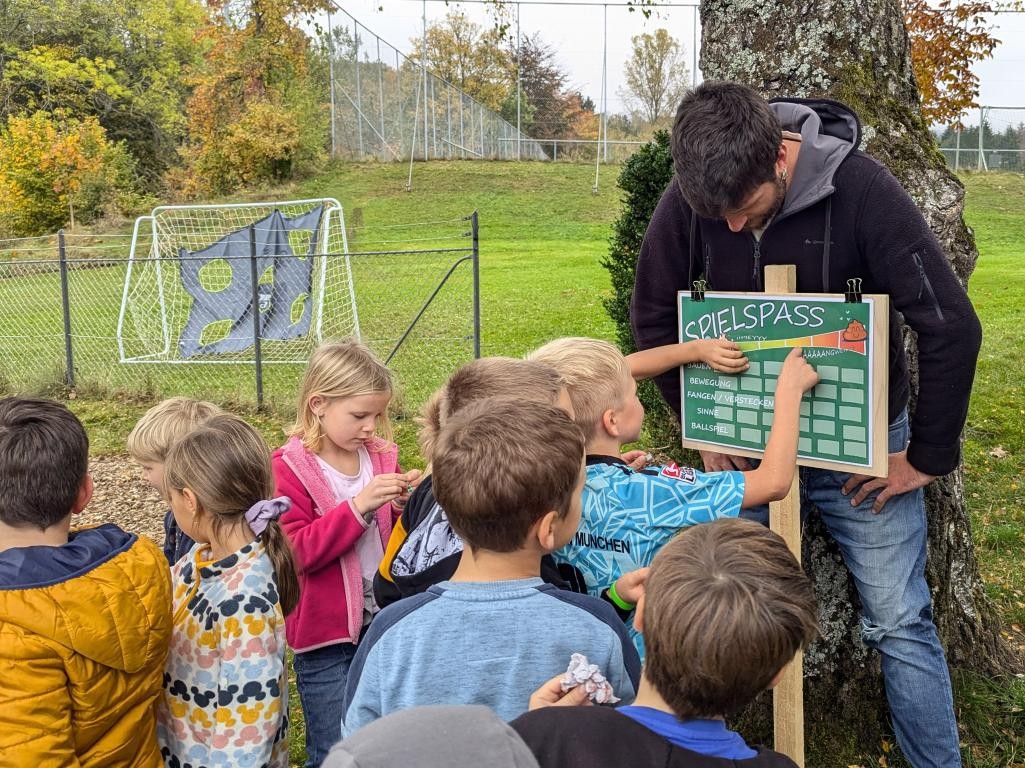Die Kinder bei der Bewertung Die Kinder bei der Bewertung