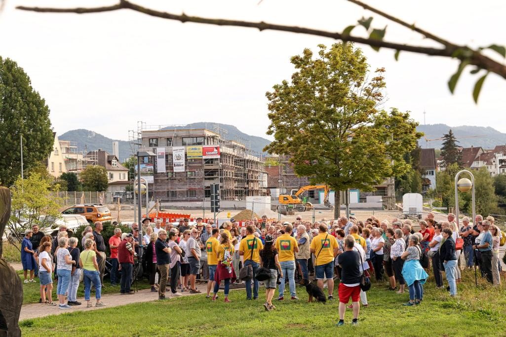 Bürger beim Baustellenspaziergang