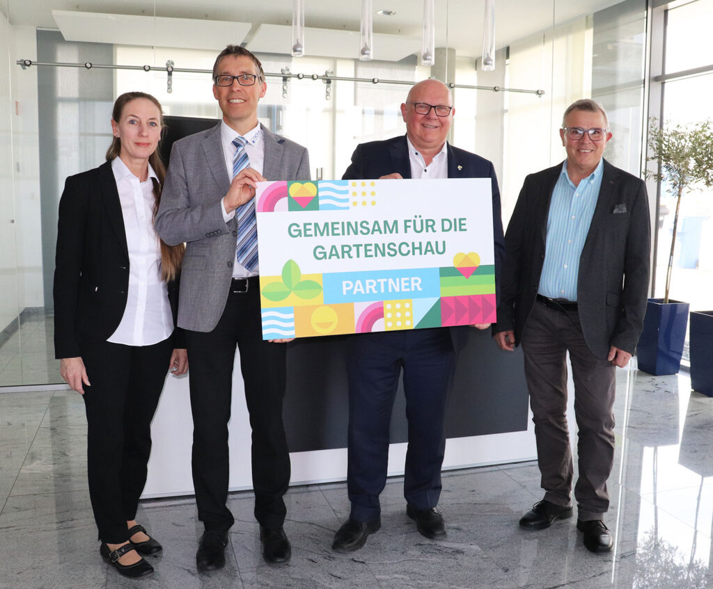 Stehen hinter der Gartenschau (v. l.): Daniela Höhn, zuständig für Verwaltung/Datenschutz, Geschäftsführer Reiner Höhn, Oberbürgermeister Helmut Reitemann und Arnold Viehbeck, Leiter der Buchhaltung