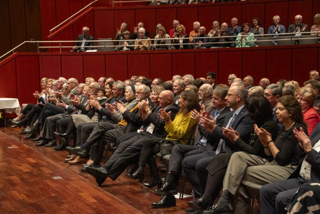 Blick in den großen Saal der Stadthalle beim Bürgertreff