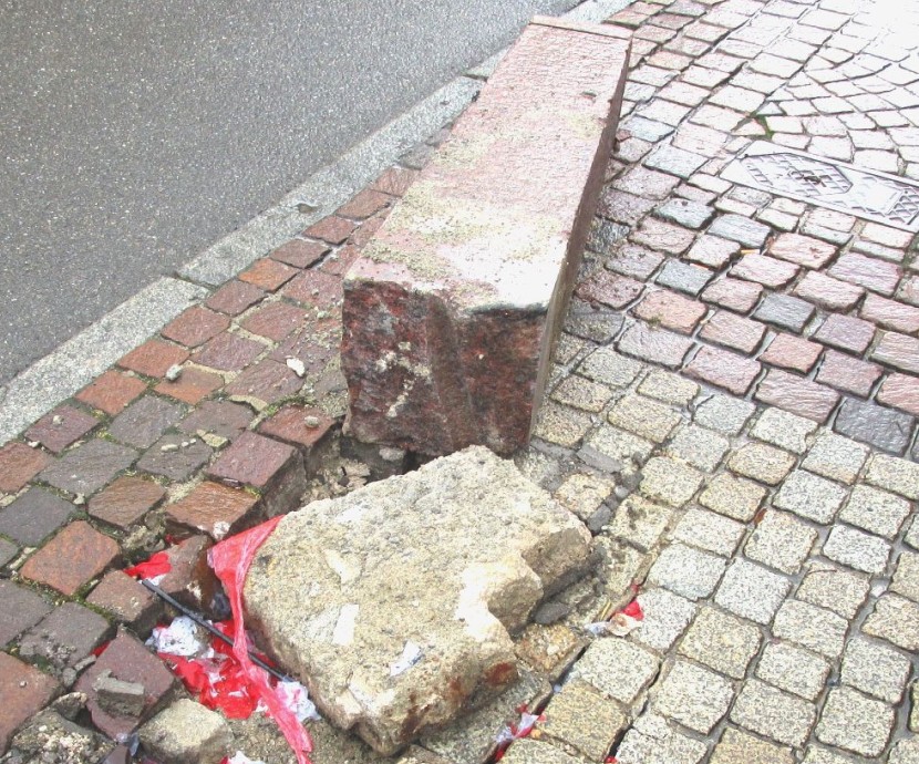 Beschädigter Poller