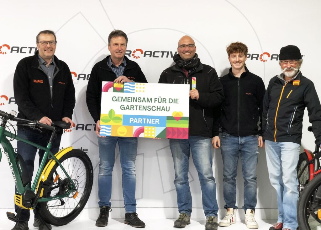 Gemeinsam engagiert (v. l.): Andreas Sättele (Geschäftsführer), Jörg Sättele (Geschäftsführer), Niko Skarlatoudis (Marketing Gartenschau), Jendrik Sättele, Klaus Maurer (Team Ehrenamt) 