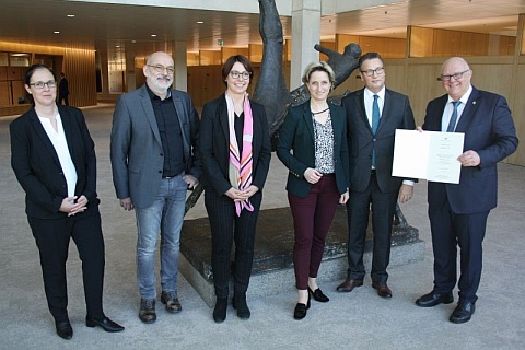 v.l. Elisabeth Wochner, Michael Wagner, Annette Stiehle, Ministerin Dr. Nicole Hoffmeister-Kraut, Minister Peter Hauk und Oberbürgermeister Helmut Reitemann