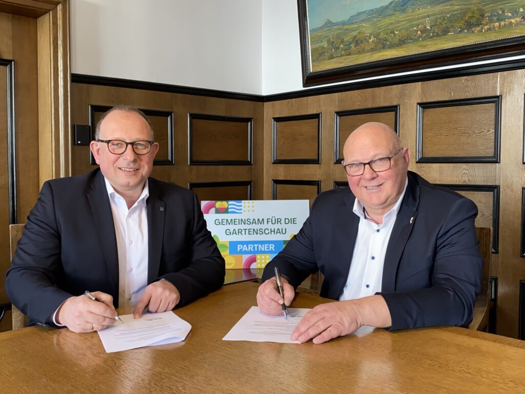 Freuen sich auf die Zusammenarbeit: Rainer Huber, Sprecher des Vorstands der Edeka Südwest und Oberbürgermeister Reitemann.