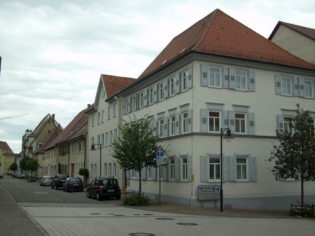 Schrägluftbild Innenstadt mit Fußgängerzone, Stadtkirche und Kirchplatz