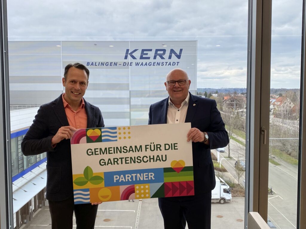 Gemeinsam für die Gartenschau: Albert Sauter, Geschäftsführer von Kern & Sohn, besiegelte mit Oberbürgermeister Helmut Reitemann die Partnerschaft 