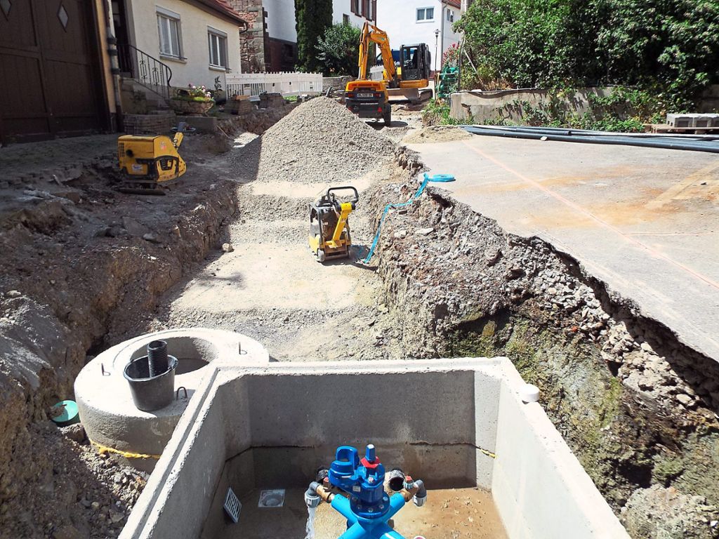 Schacht und Kanalarbeiten im Straßenbereich