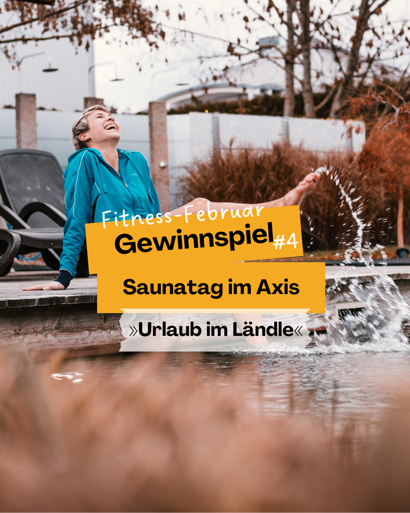 Bild mit Frau am Rand eines kleinen See, die Ihre Füsse im Wasser baumeln lässt: Text: Urlaub im Ländle